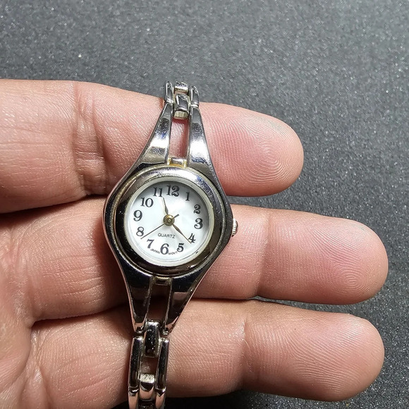 White stag ladies quartz watch silver tone white dial working shows signs of wea - Picture 1 of 9
